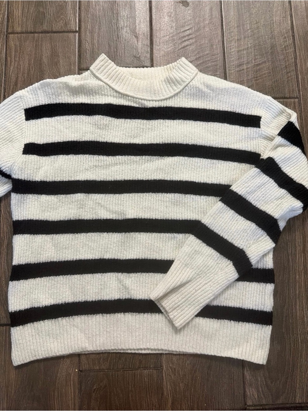 American Eagle Outfitters White and Black Striped Crew Neck Sweater